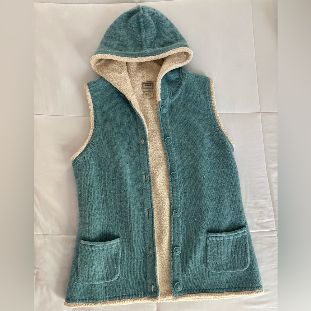 L.L. Bean Teal and Cream Sherpa Lined Hooded Vest Size Small Reg